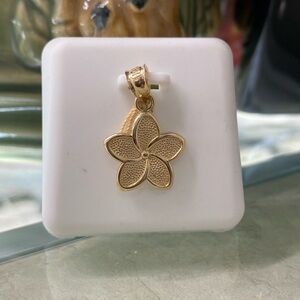 14K Yellow Gold Flower Pendant